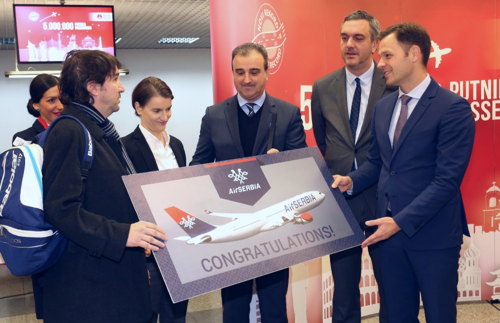 Mali sačekao petomilionitog putnika, nećete verovati ko je to!