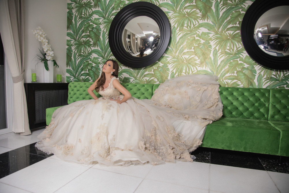 Internet je odlepio zbog Cecinog novog izgleda, ista Monika Beluči!