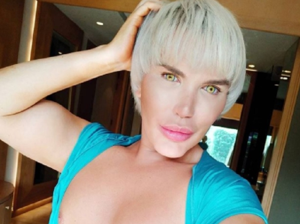 Imao preko 50 operacija, a sada je rešio da izvadi šest rebara!