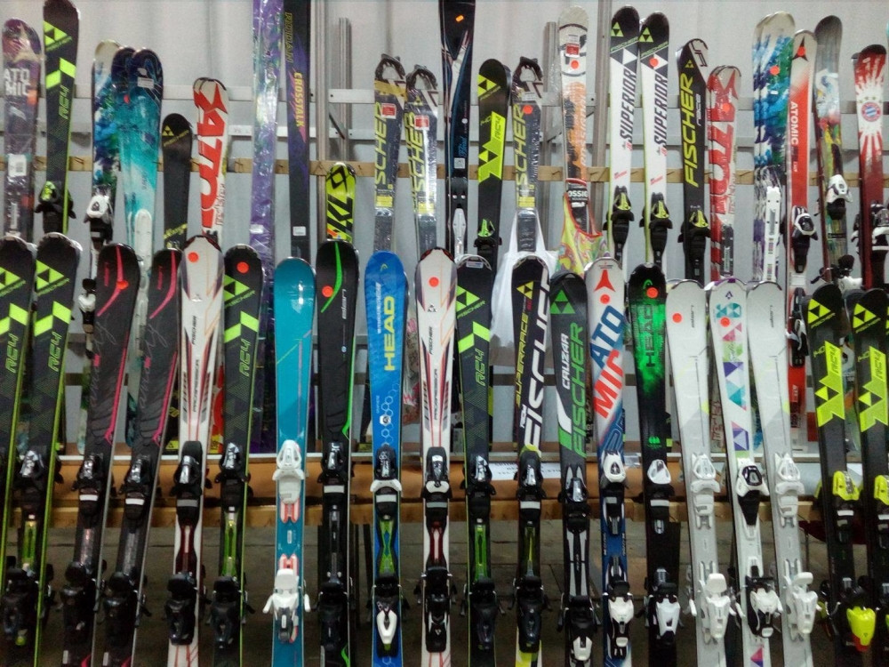 Sa skijama ušao u gradski prevoz (FOTO)