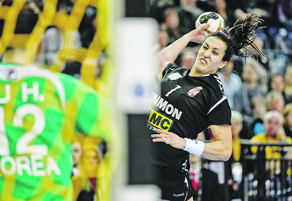 Nema stajanja, pada Crna Gora