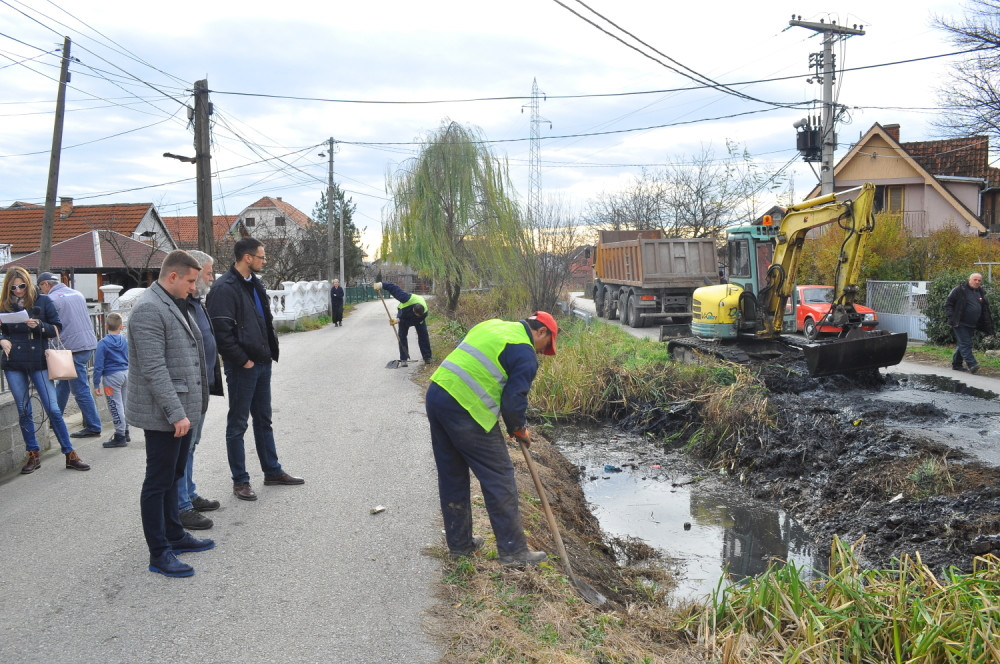 Čiste kanal na levoj obali Dunava