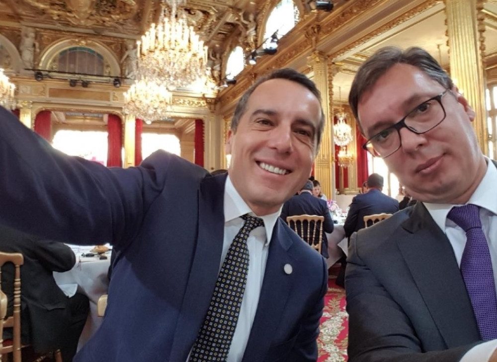 Vučić pravio selfije sa državnicima