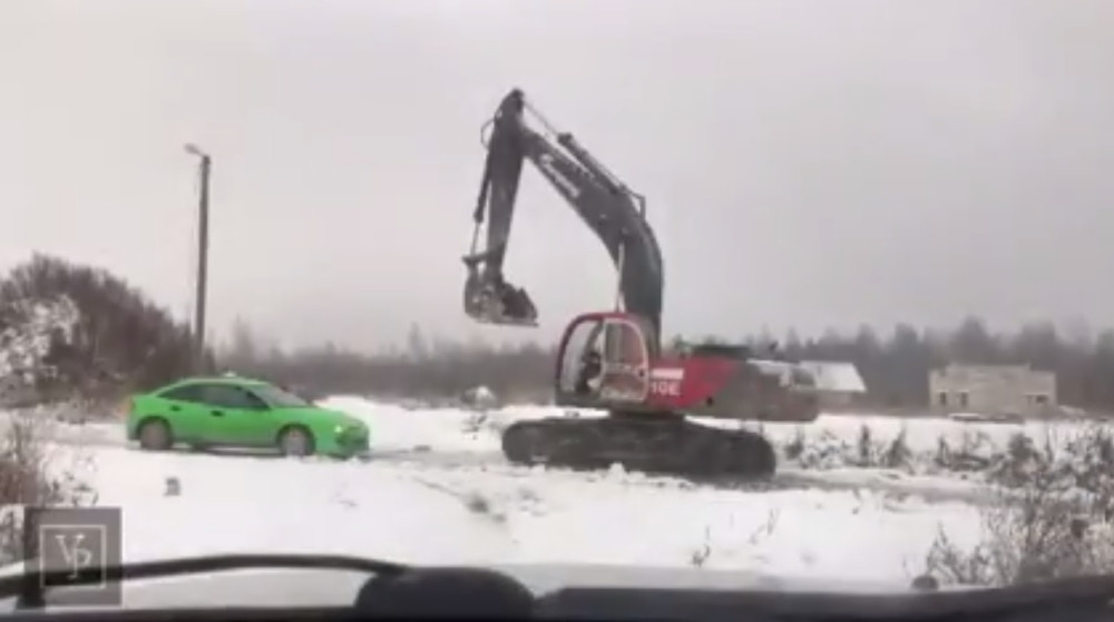 Hteli da prebiju bageristu, pa zažalili