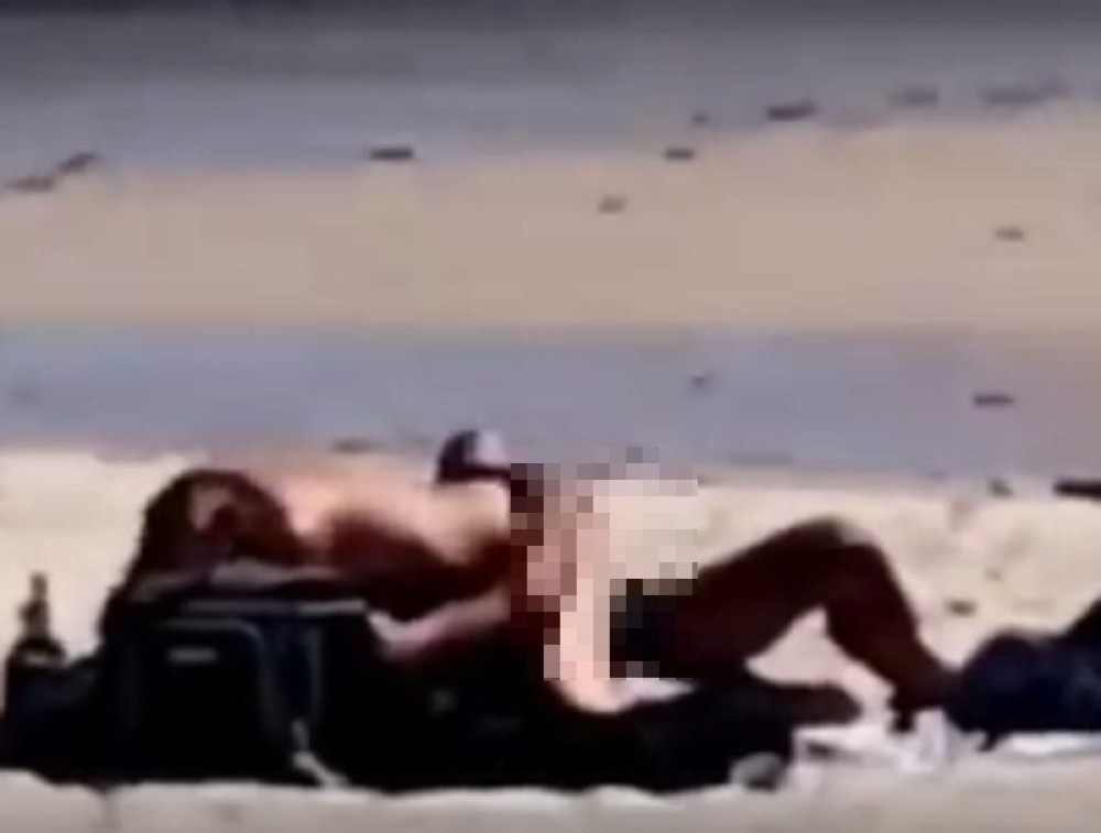 Poseksali se na plaži misleći da ih niko ne vidi (18+)