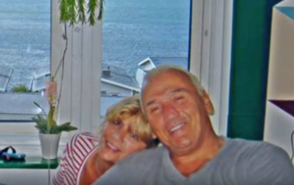 Sadamova ljubavnica u zagrljaju Srbina