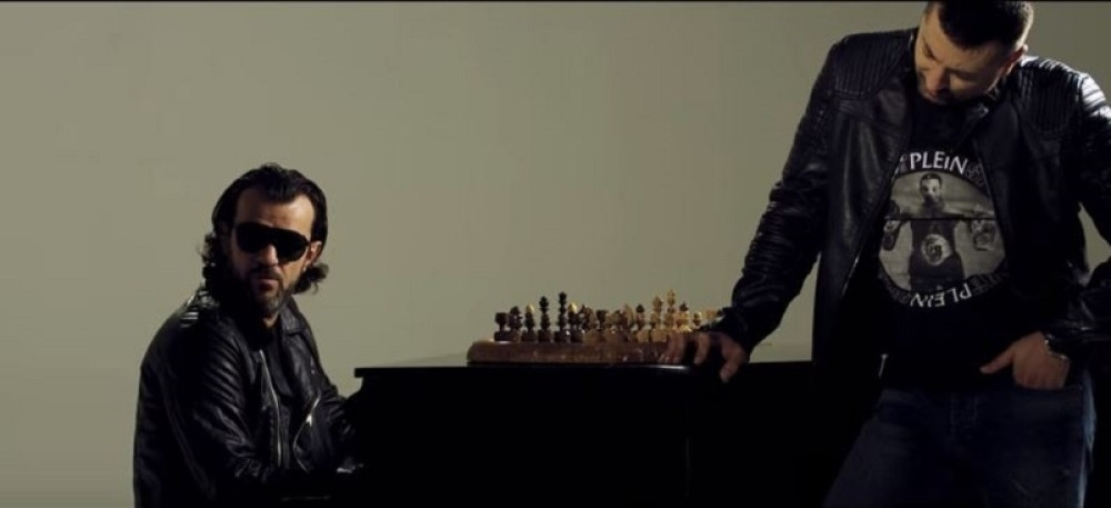 Ovo je crnogorski pevač kom se Aca Lukas pojavljuje u spotu! (FOTO)