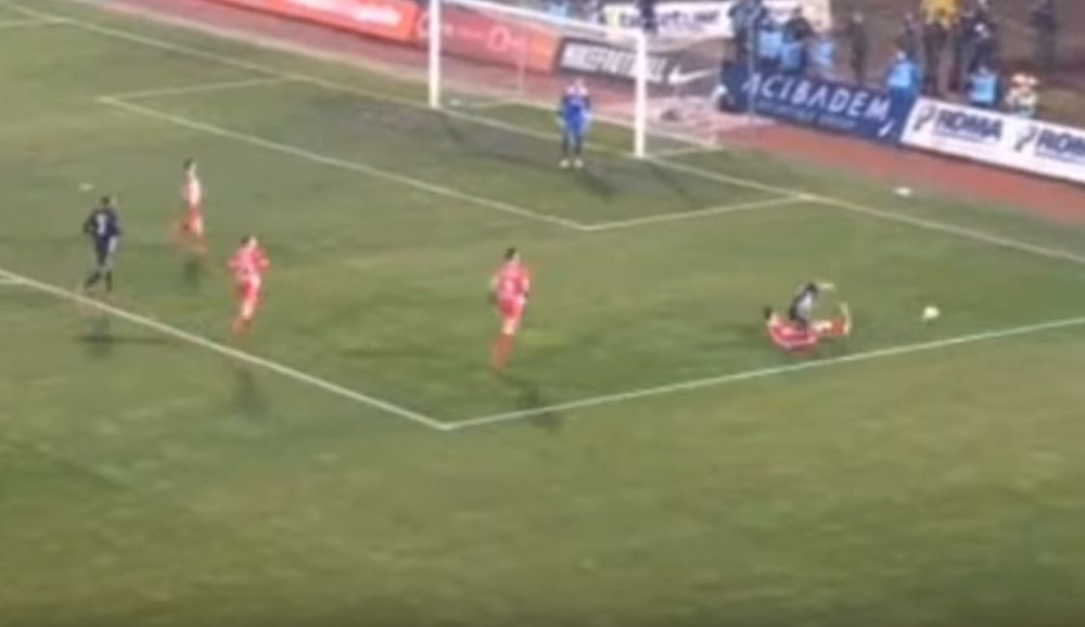 Da li je Partizan zaslužio penal, a Savić crveni? (ANKETA)