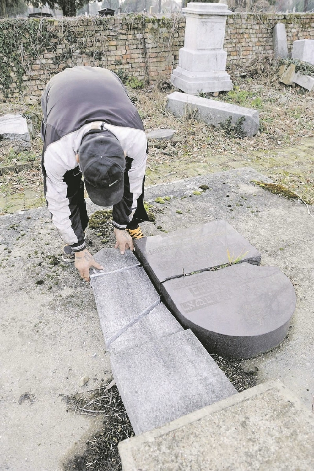 Lane gledao spaljivanje čoveka, sad rušio spomenike