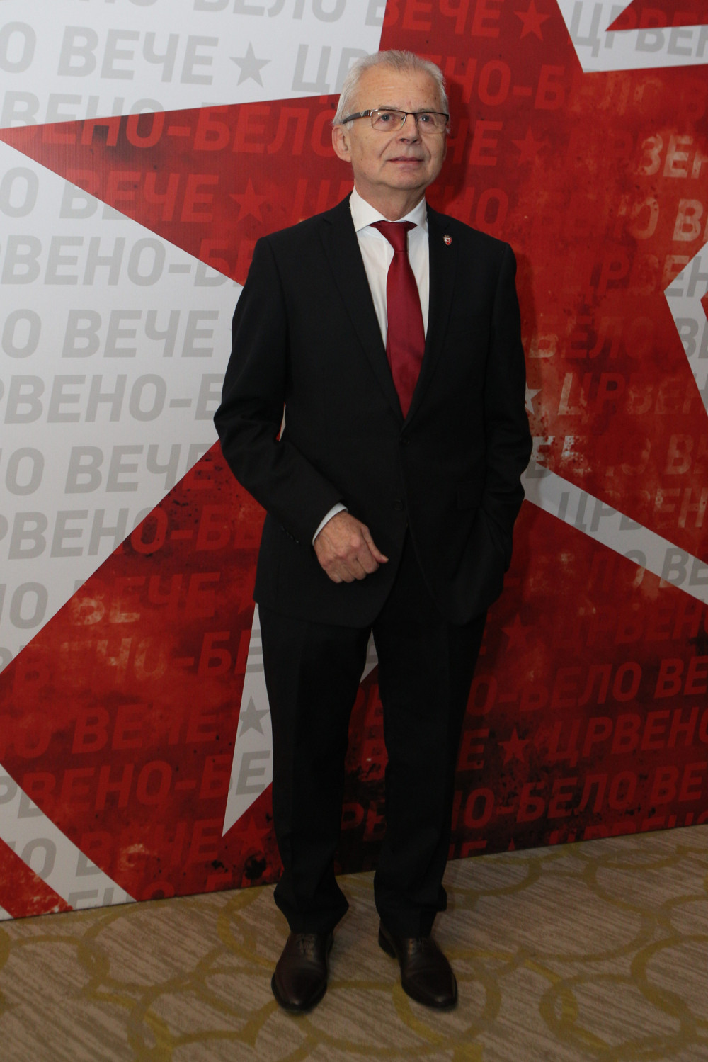 CRVENO-BELE PONIŽAVAJU, A DIVI IM SE CELA EVROPA Predsednik Crvene zvezde svima zapušio usta!