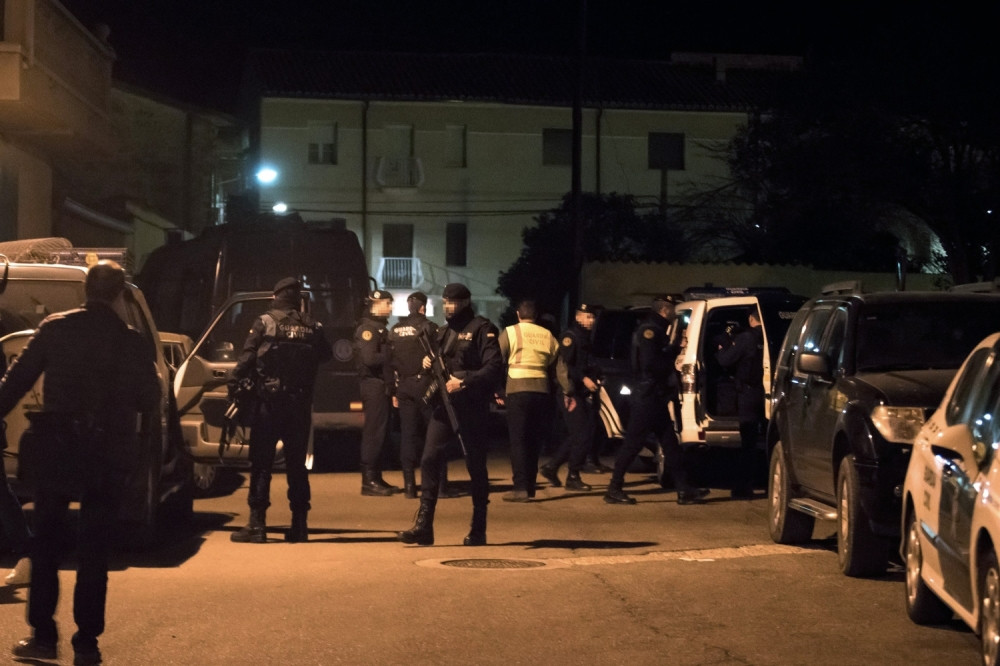 Srpkinja vođa kriminalne grupe! Plantaže droge čuvali Balkanci, niko nije smeo da im priđe