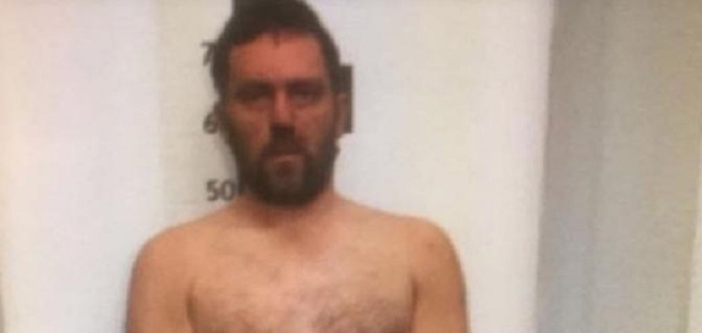 Doveli ga u sudnicu u oklopnom kavezu, a onda je krenulo rešetanje. I policija se plašila ovog čoveka