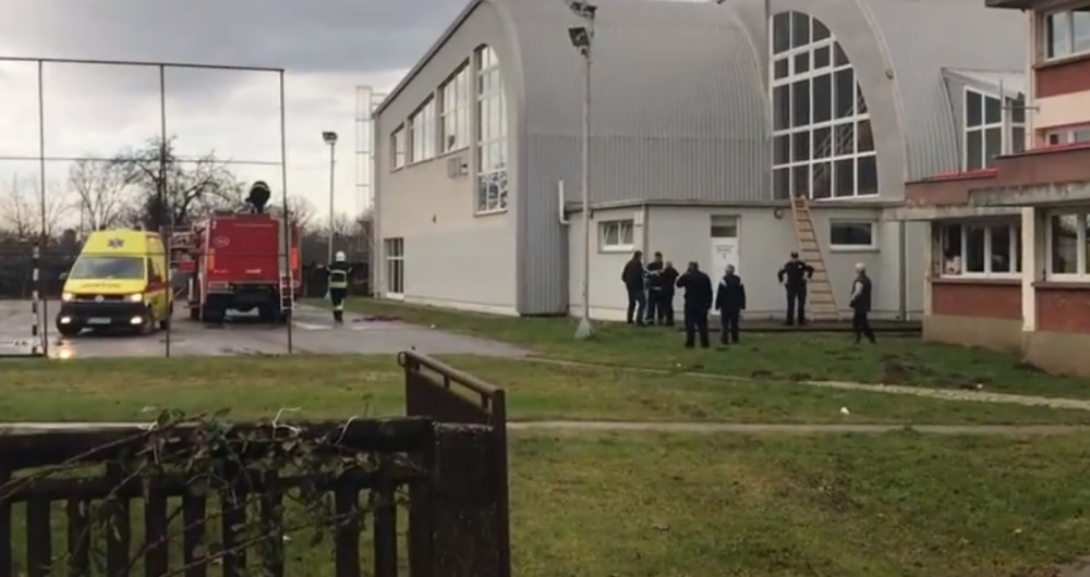 Dečak pao sa krova škole!