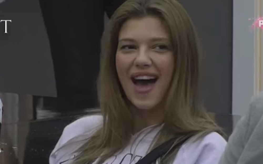 Kija Kockar pokazala gledaocima guzu! (18+)