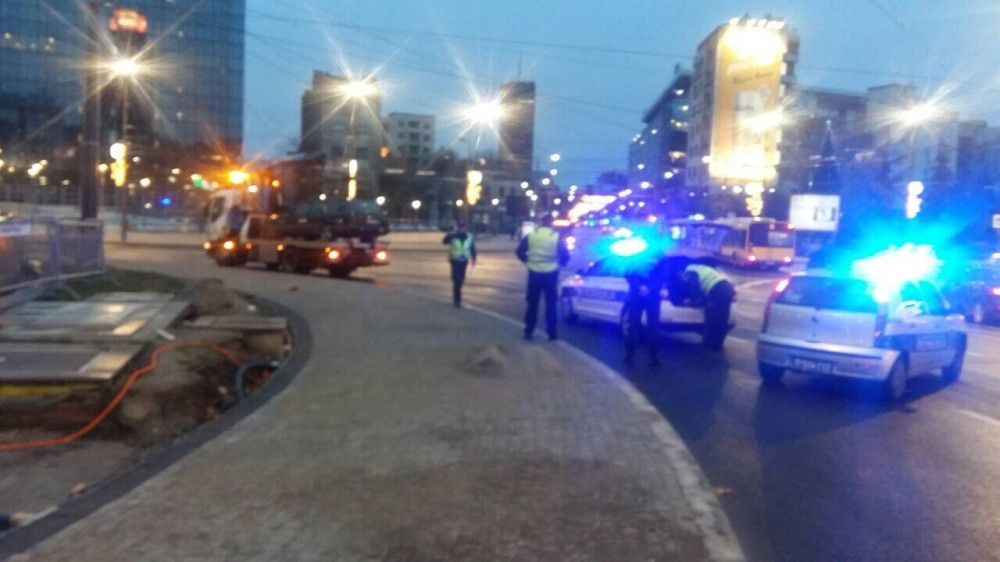 Kombijem se zakucao u fontanu! (FOTO)