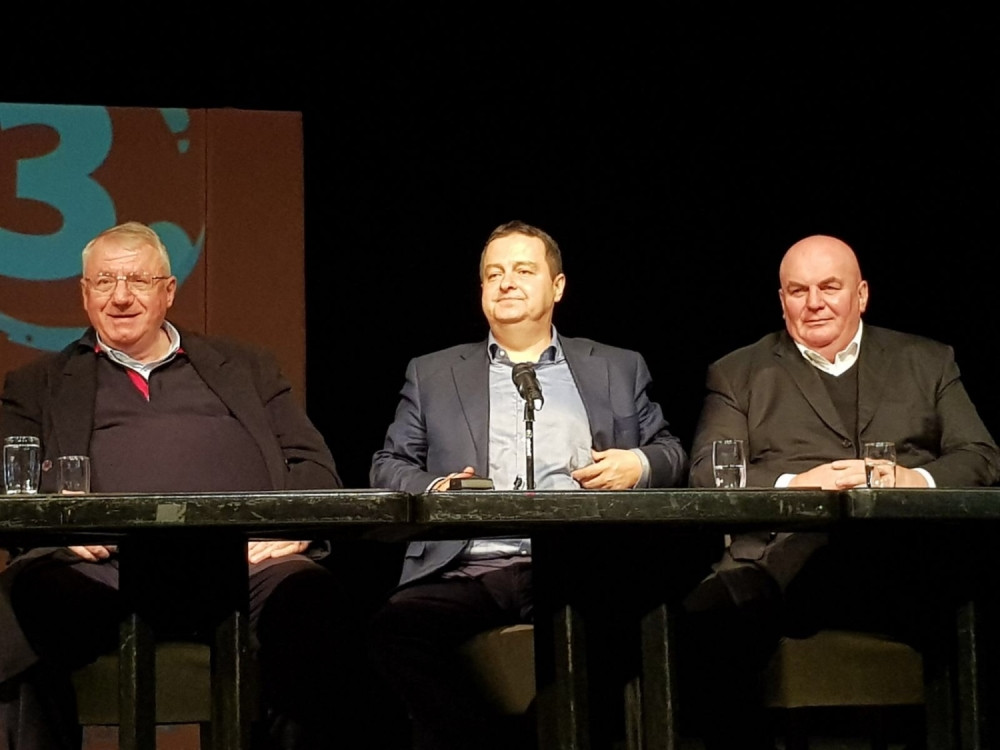 Šešelj napravio dil sa Dačićem i Palmom u Mionici!