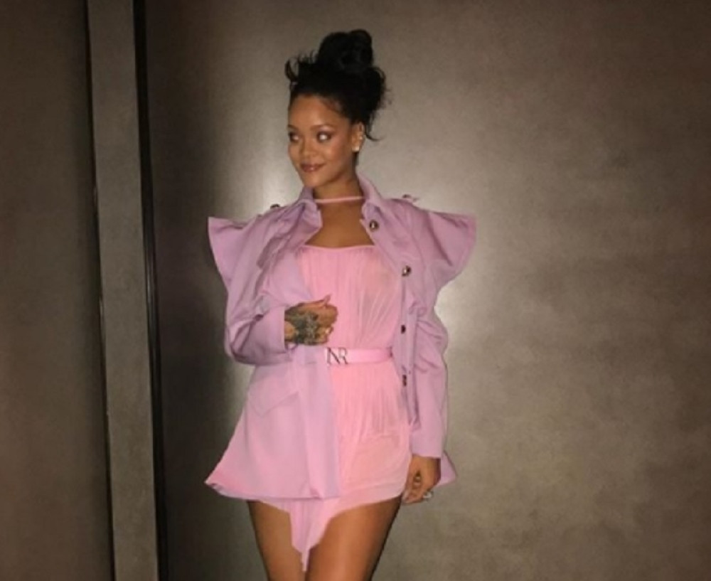 Pevačica drastično promenila izgled! (FOTO)