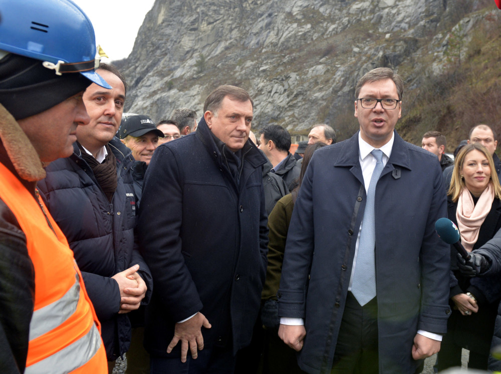 Vučić obišao radove na Koridoru 10 (FOTO)