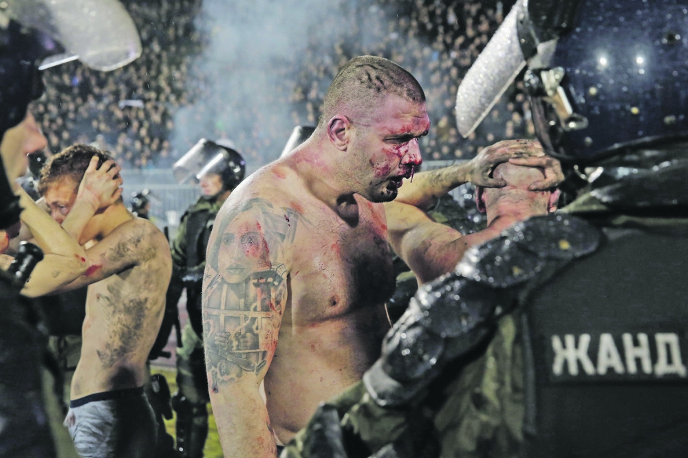 Hrvatski huligan šenlučio uz srpske pesme