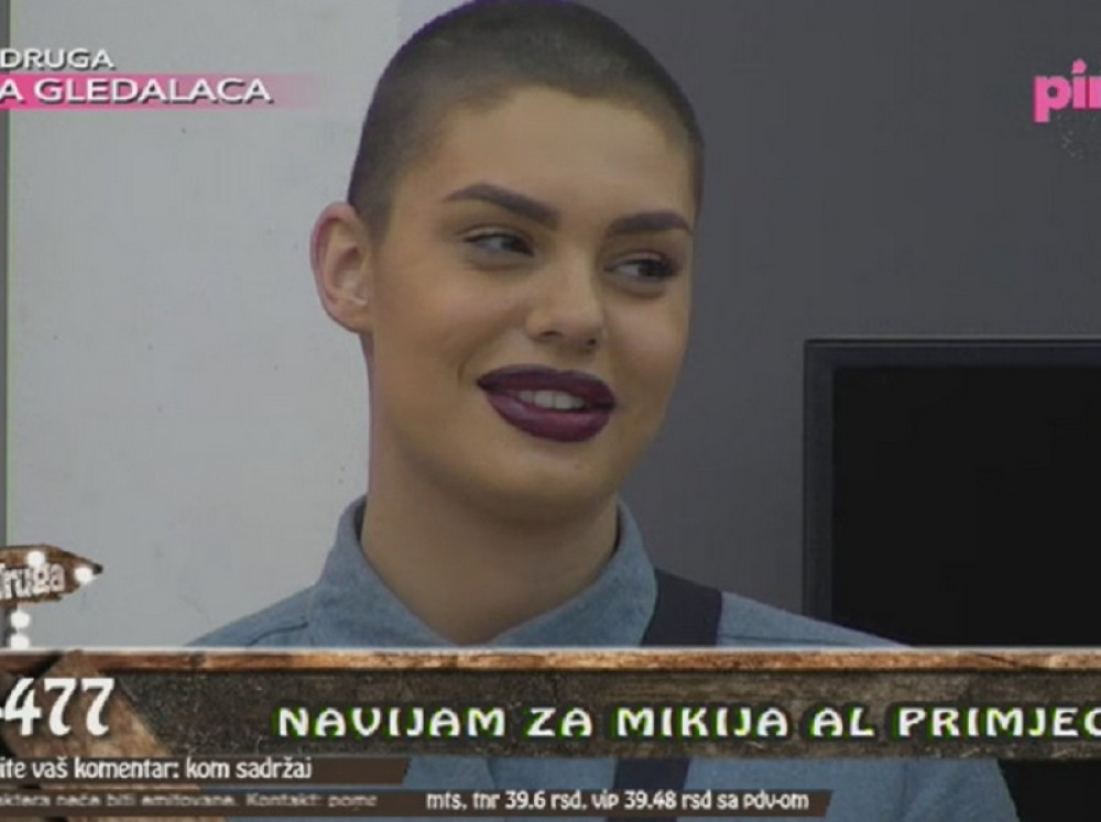 Mina Vrbaški bez blama šetala gola po kući! (18+)