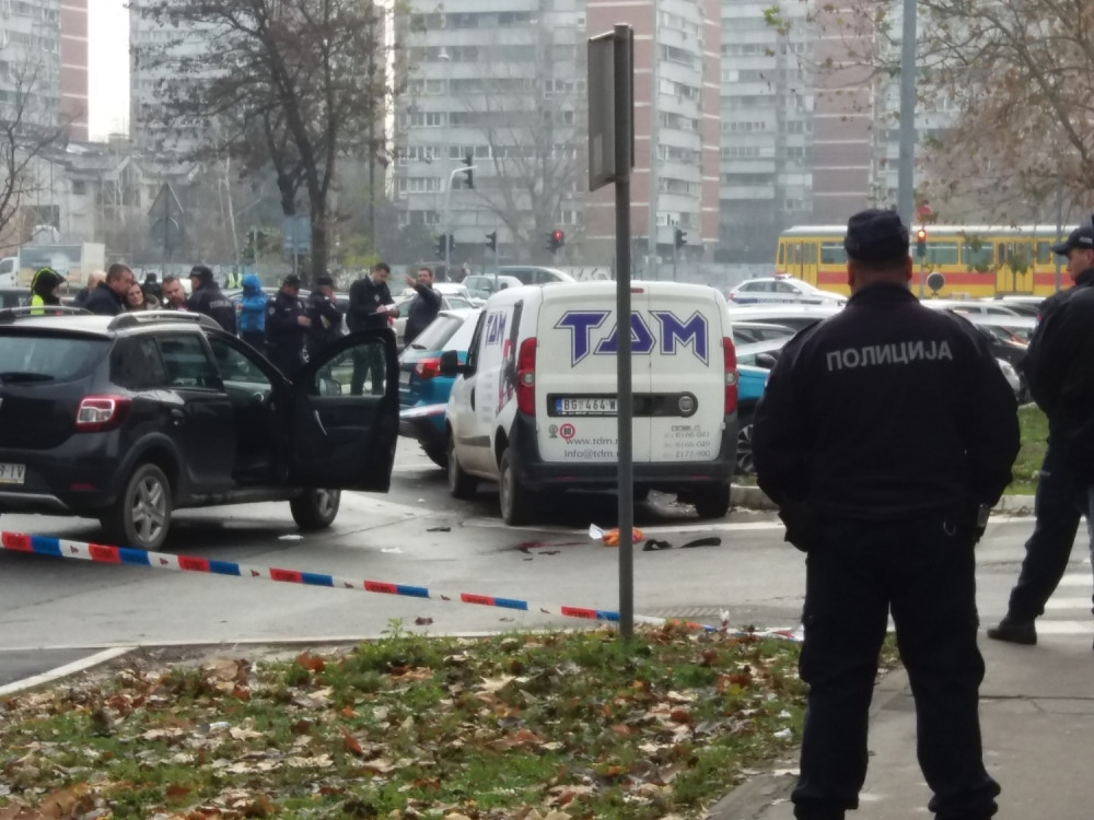 Pucao u suprugu, pa sebi u glavu naočigled prolaznika