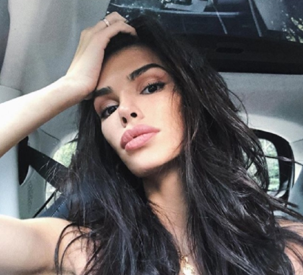 Devojci srpskog fudbalera u bikiniju je tesno, kad je vidite gledaćete samo DESNO (FOTO)