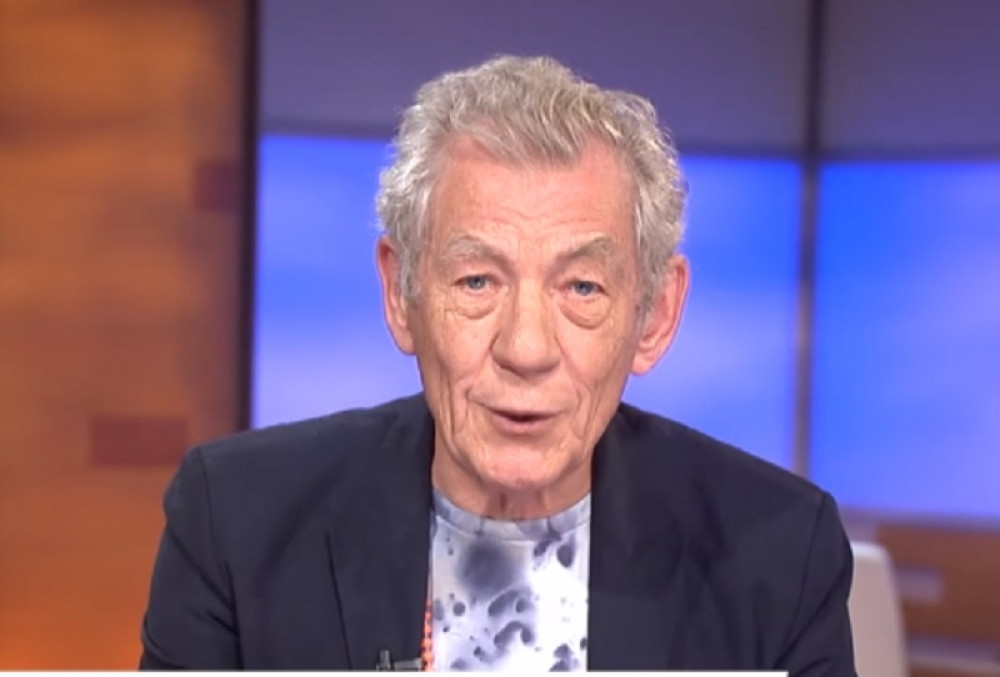 Opleo po koleginicama, one samo glume žrtve zlostavljanja!