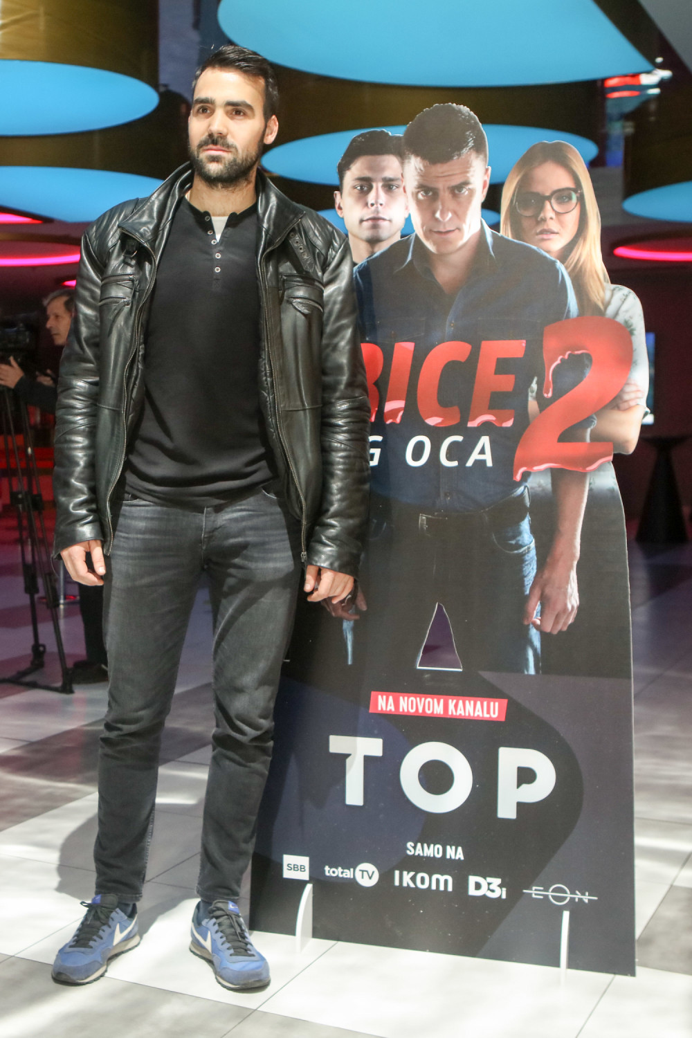 Svi smo pevali uglas "JA BEZ TEBE NE MOGU DA ŽIVIM", a sada ćete se oduševiti novom pesmom za UBICE MOG OCA