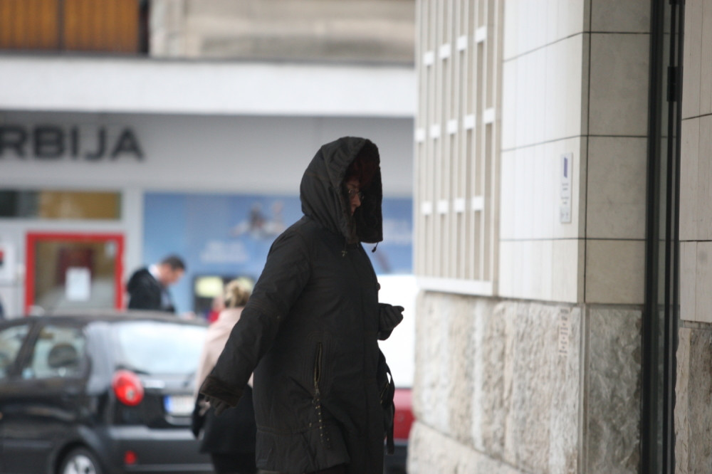 Čedomorka reportera Alo! udarila u glavu!