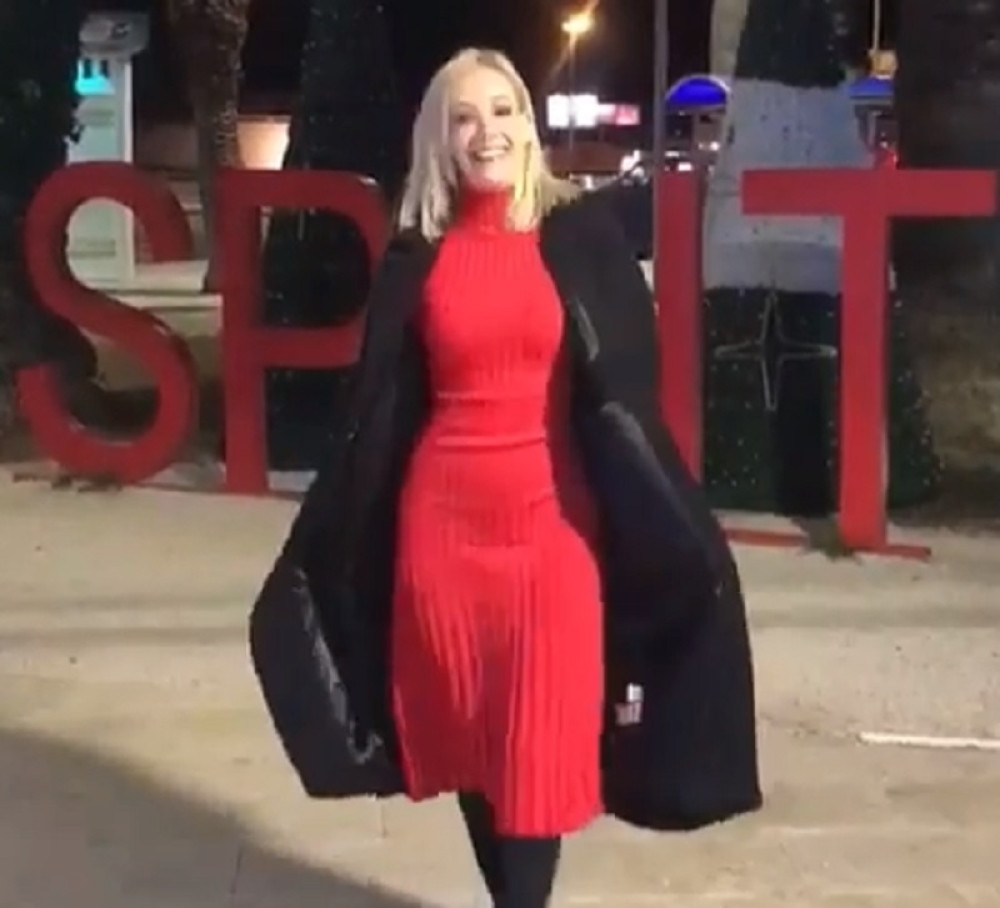 Jelena Rozga se pošteno izblamirala! (VIDEO)