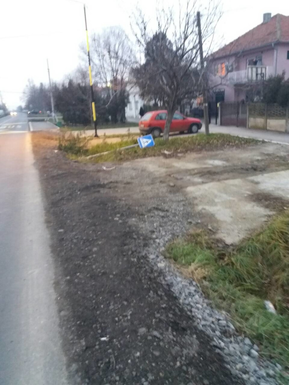 Dečak (8) poginuo dok je prelazio ulicu