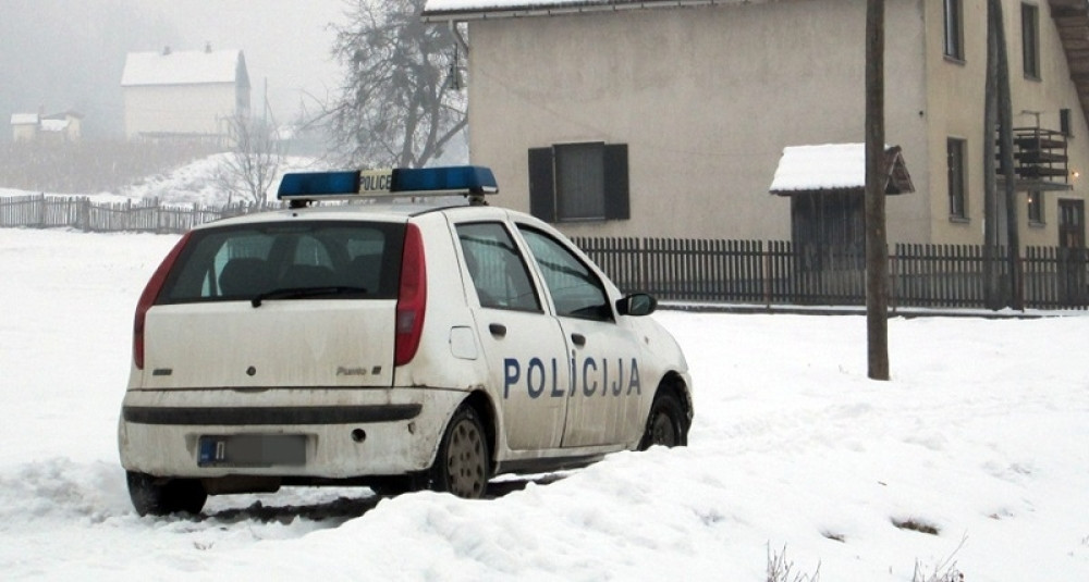 Jednog ubio na krevetu, drugog na stolici