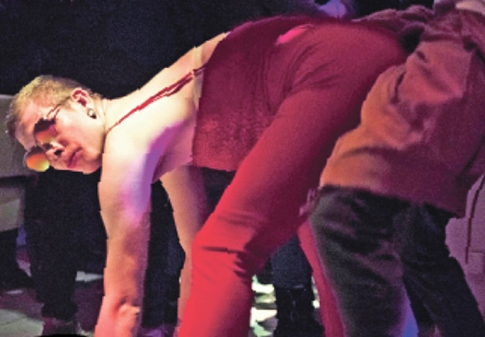 "NIJE NAM DUGO TREBALO DA OVDE IZVADIMO PENISE!" Dva Nemca snimila gej pornić u Hrvatskoj (FOTO 18+)