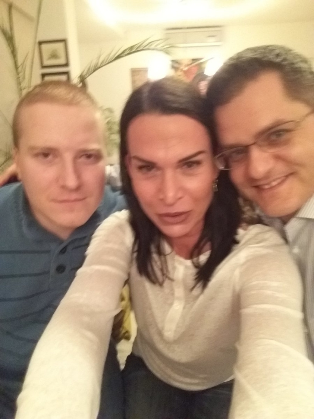 Slavi slavu s Jeremićem i preti Vučiću vešanjem!