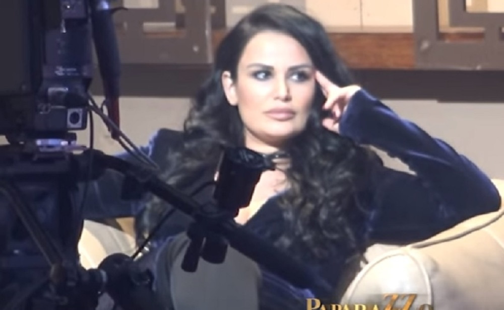 Indi uhvaćena sa imućnim biznismenom!