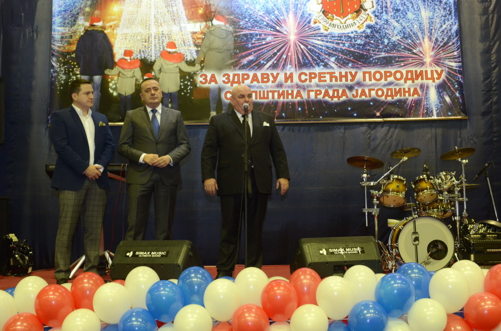 Đani pevao za ministre i Palmu!