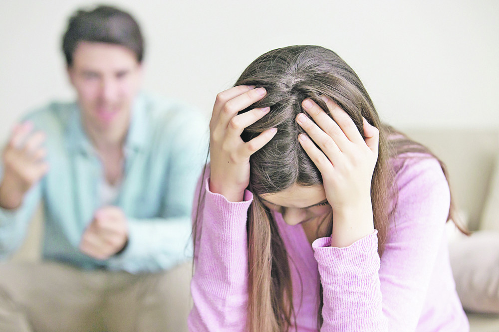 Ana (15) počela da dobija poruke od matoraca, a onda je saznala STRAŠNU ISTINU!