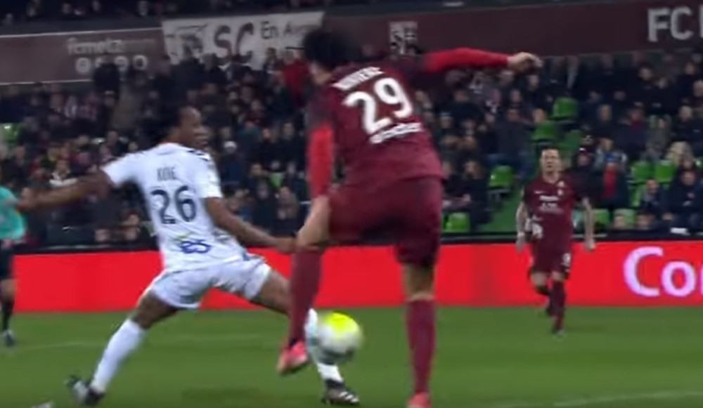 Da li je ovo jedan od najšmekerskijih golova godine?