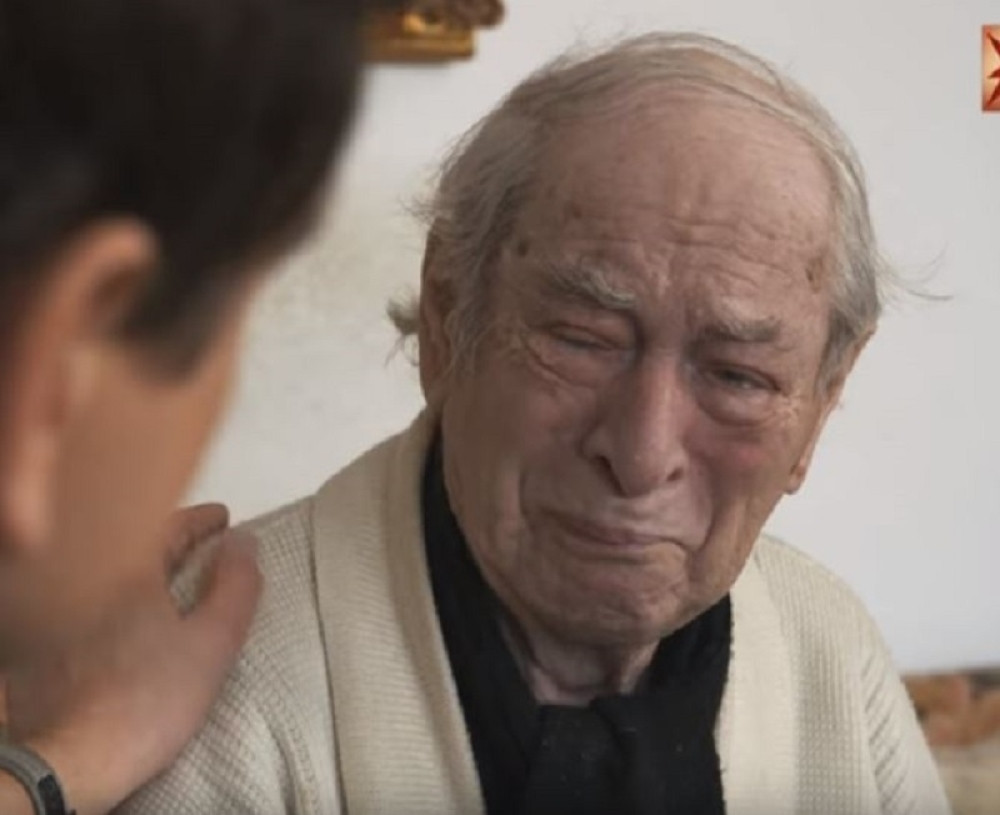 Nakon smrti dvojice prijatelja dao je oglas koji je potresao svet