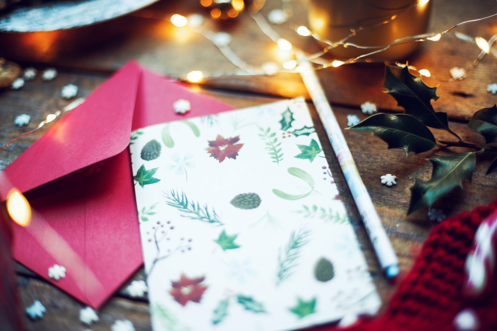 Da li šaljete praznične čestitke poštom?