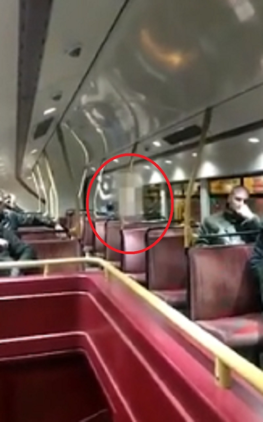 Poseksali se u autobusu! (VIDEO)