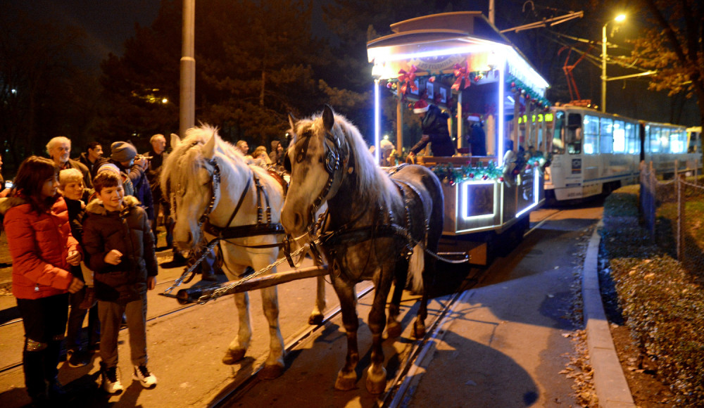 Tramvaj na konjsku vuču saobraća ulicama Beograda (GALERIJA)