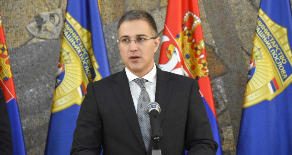 Stefanović uručio rešenja za diplomce