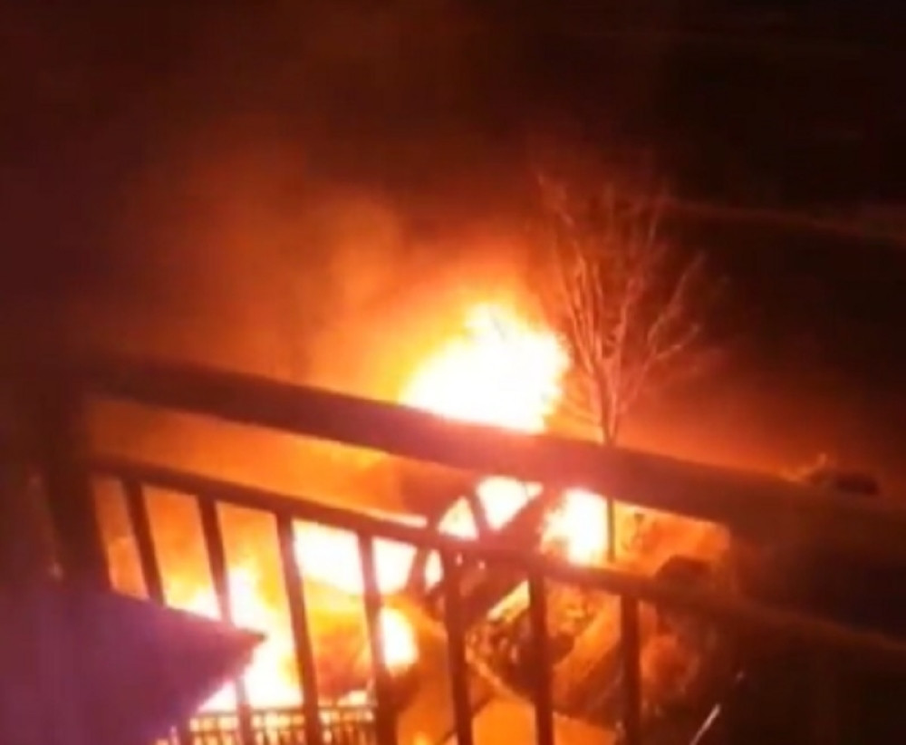 Automobili gore zbog "sumnjivog biznismena"?