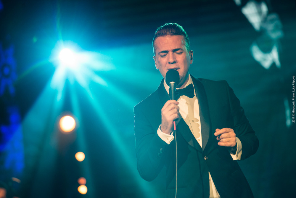 Sa Joksimovićem 12.000 ljudi pevalo u glas