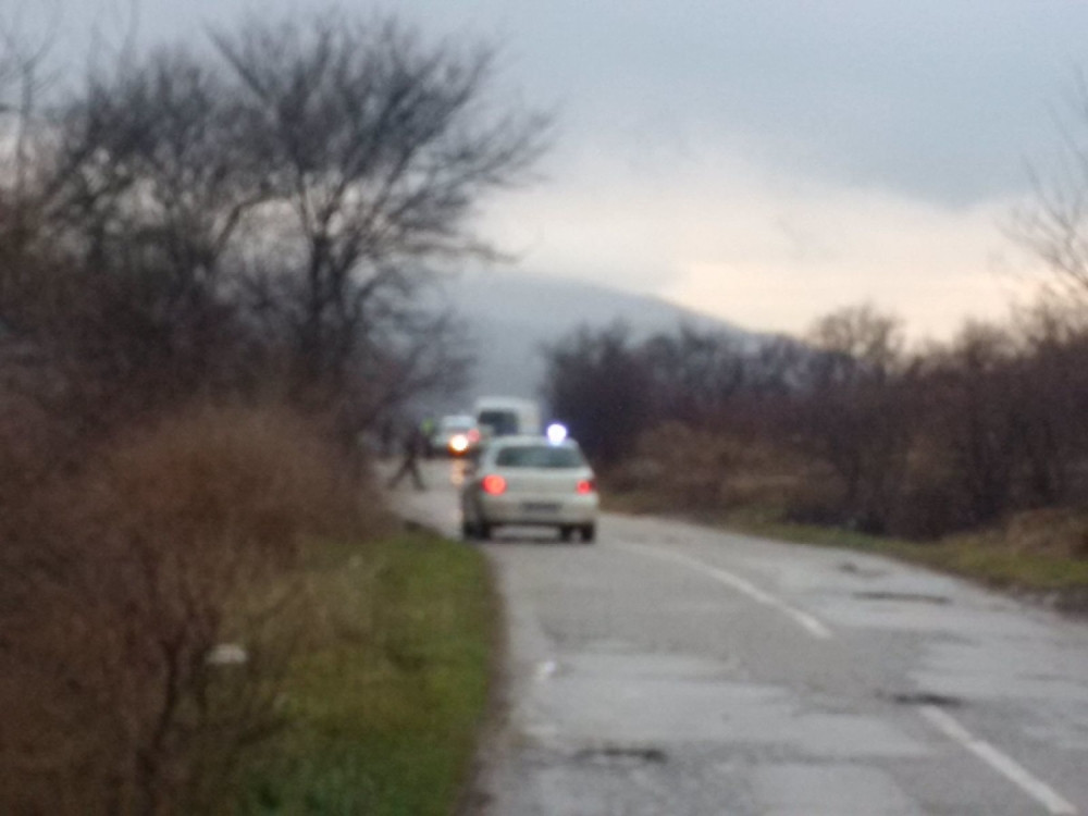 Pijan u mercedesu bežao policiji, umalo udario u dva kamiona, pa se branio suludom pričom!