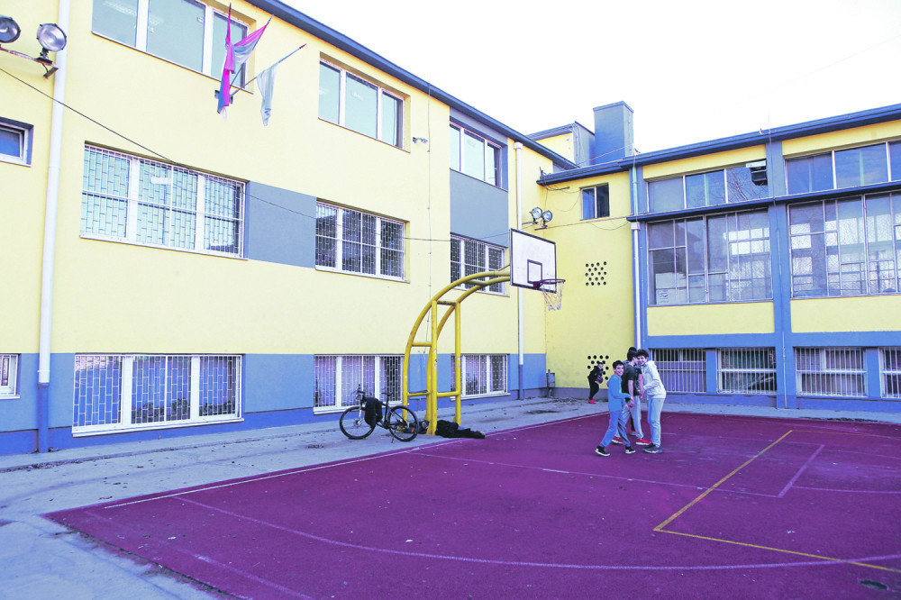 Imala jedinice iz tri predmeta: "Tatina ćerka" mora proći razred!