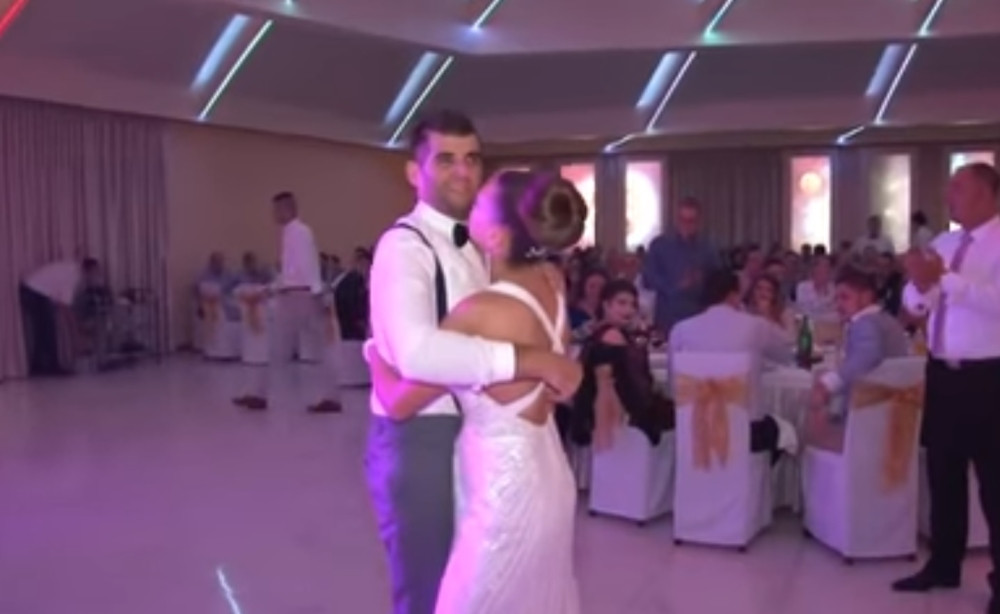 Nikola ustao iz kolica da bi zaplesao na sestrinoj svadbi