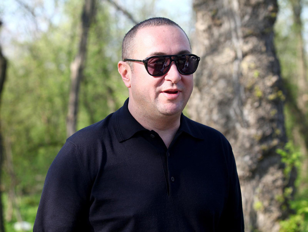 Slađa krišom uhvatila Đanija sa unukom, pevač ne može da sakrije radost, slika govori više od svake reči! (FOTO)