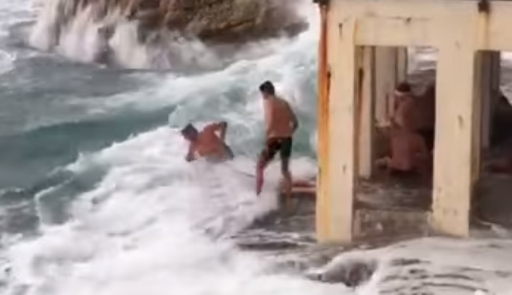 Hteli da se brčnu u moru za Novu godinu i stradali